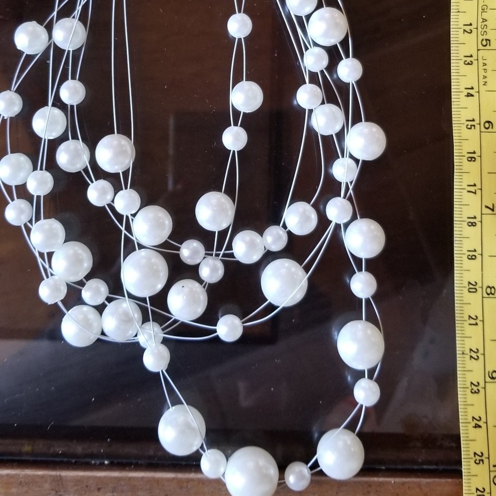 Pearl necklace white floating pearls